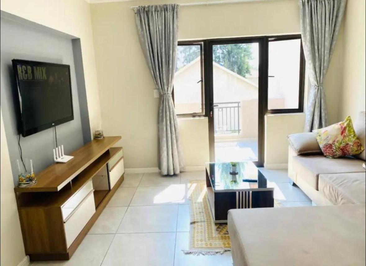 2 Bedroom Fourways Sandton Chartwell Exterior photo