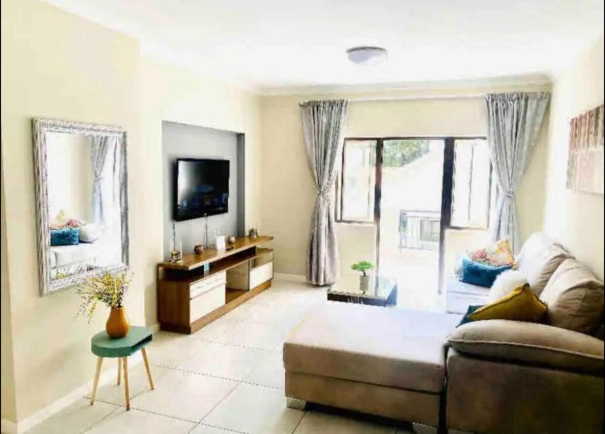 2 Bedroom Fourways Sandton Chartwell Exterior photo